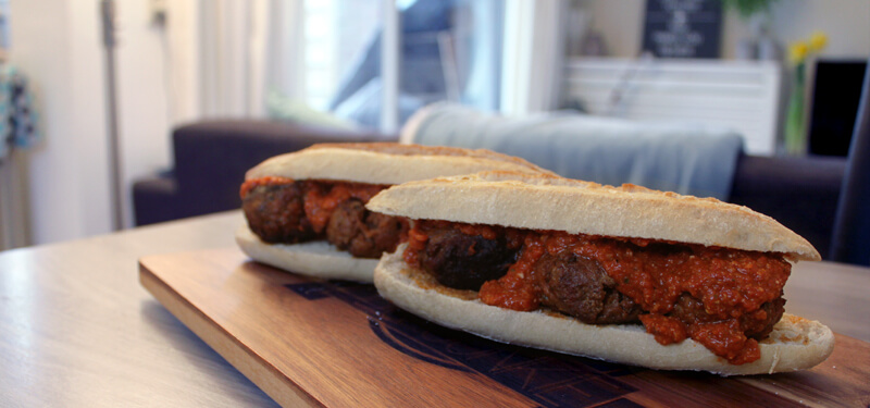 Probeer dit BBQ recept voor een Italiaans Broodje Bal eens! Heerlijk als lunch!