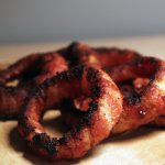 bacon wrapped onion rings uitgelicht