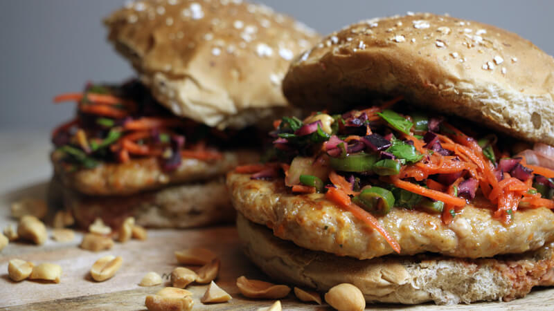 Dit hamburger recept voor Thaise Kip Burgers is een regelrechte aanrader!