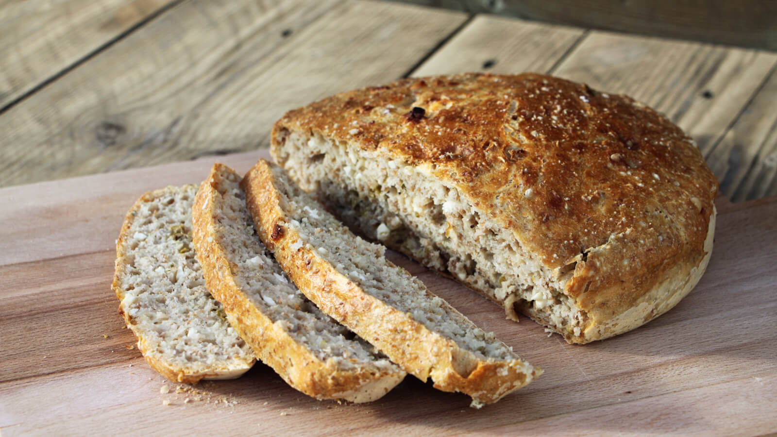 Brood bakken op de BBQ? Dat kan in een Dutch Oven. Probeer dit Griekse brood van de BBQ bijvoorbeeld eens.