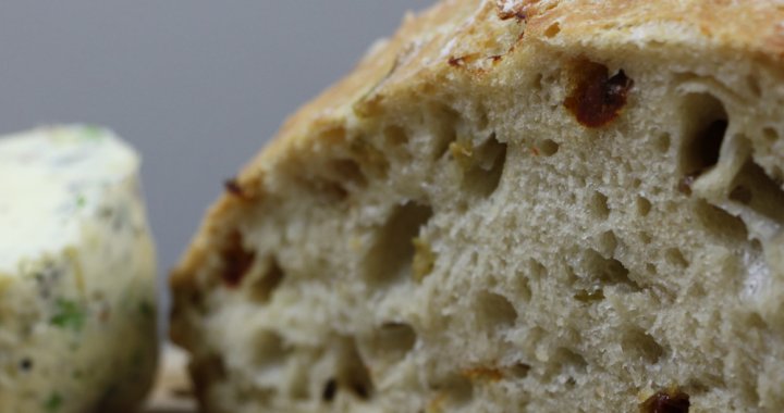 mediteraans dutch oven brood uitgelicht