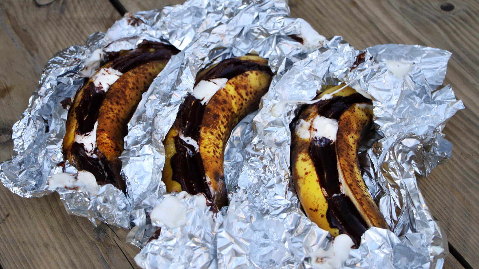 Ga eens voor lekkere bananen van de BBQ met chocolade en marshmallows!