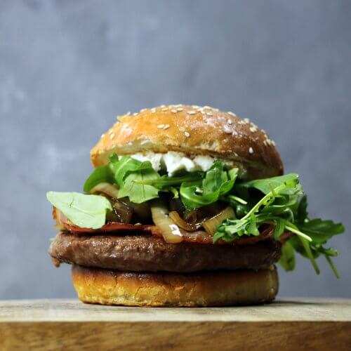 Barbecue Recept: Bourbon Burgers met Geitenkaas