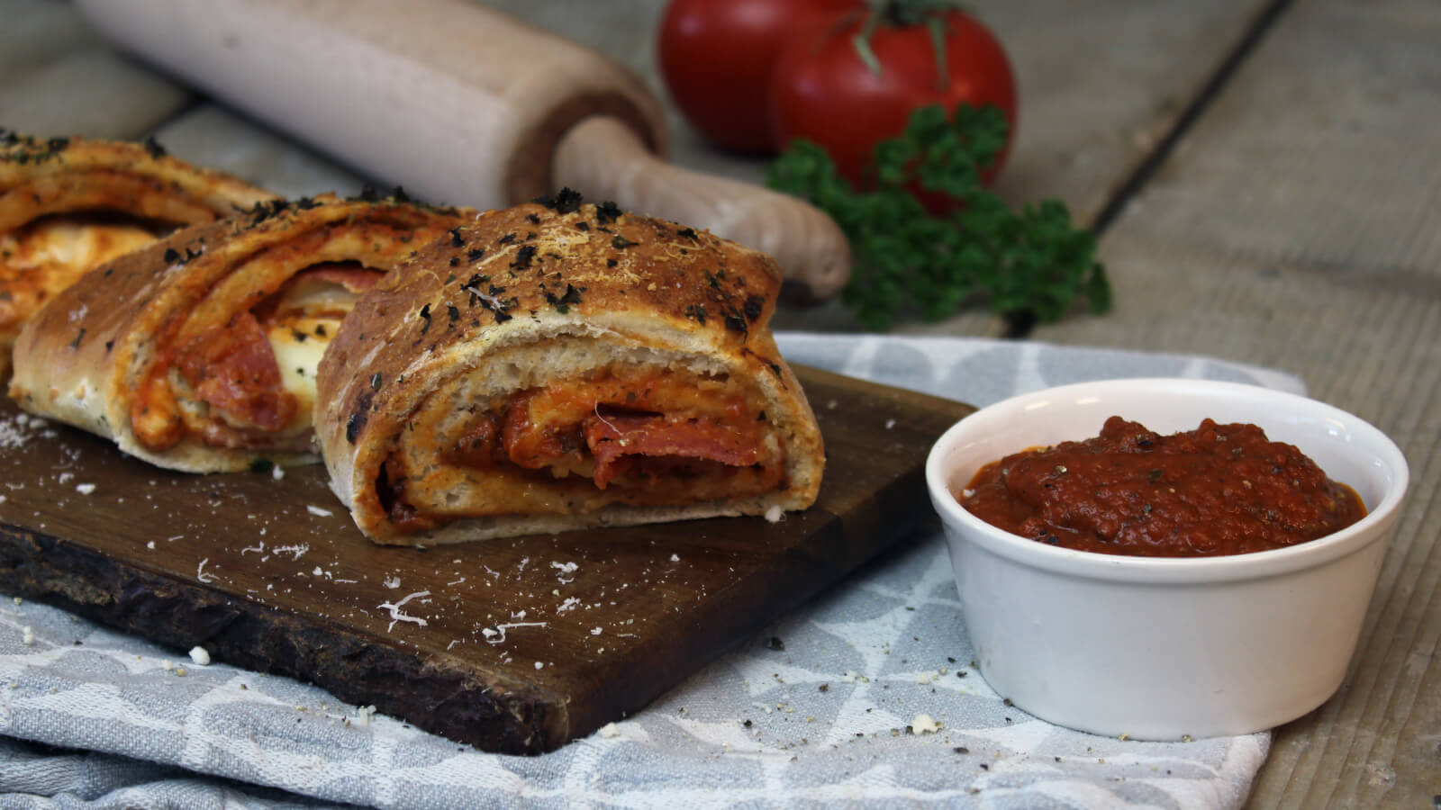 Houd je van pizza van de BBQ? Probeer dan ook eens Stromboli van de pizzasteen!