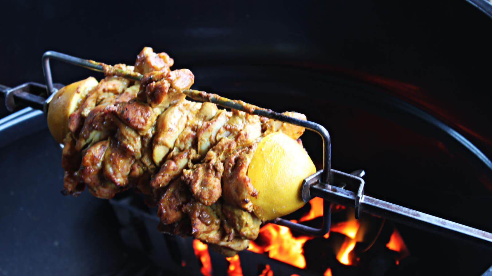 Bereid heerlijke kip shoarma op het spit van je BBQ!