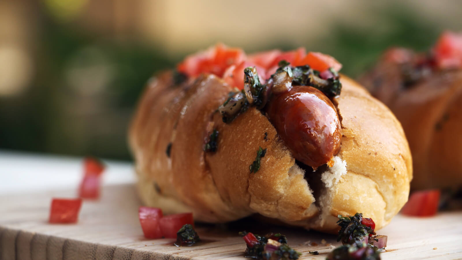 Op zoek naar een lekker hotdog recept van de BBQ? Ga voor deze Argentijnse hotdogs!