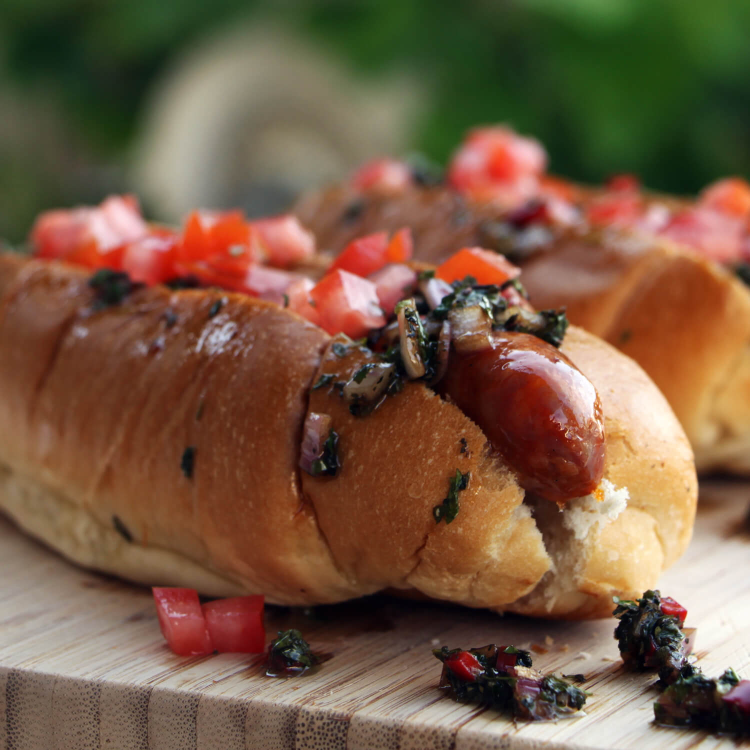 Op zoek naar een lekker hotdog recept van de BBQ? Ga voor deze Argentijnse hotdogs!