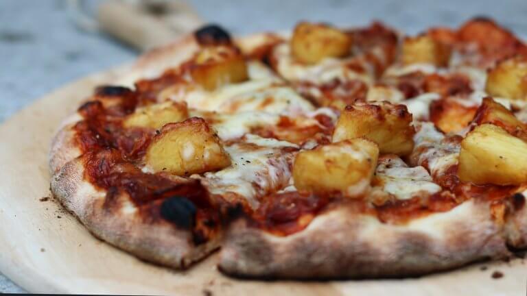 bacon pineapple pizza recept