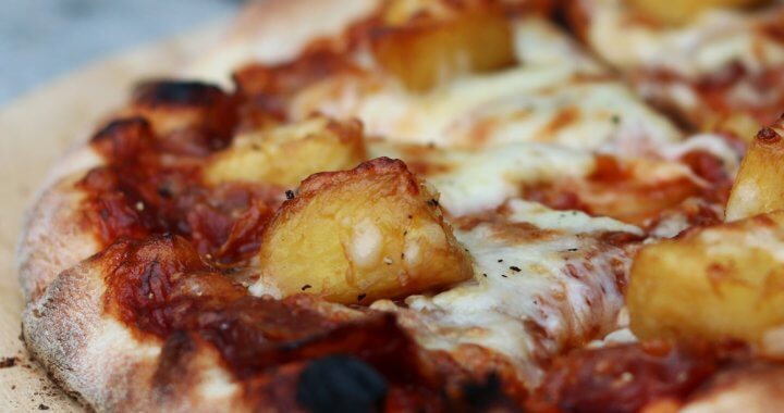 bacon pineapple pizza uitgelicht