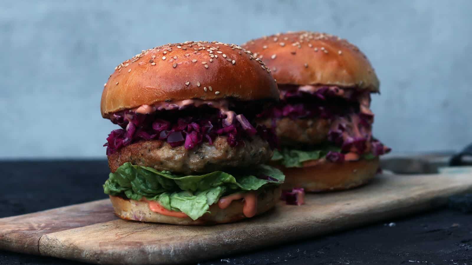 Aziatische Kipburgers met Ingelegde Rode Kool