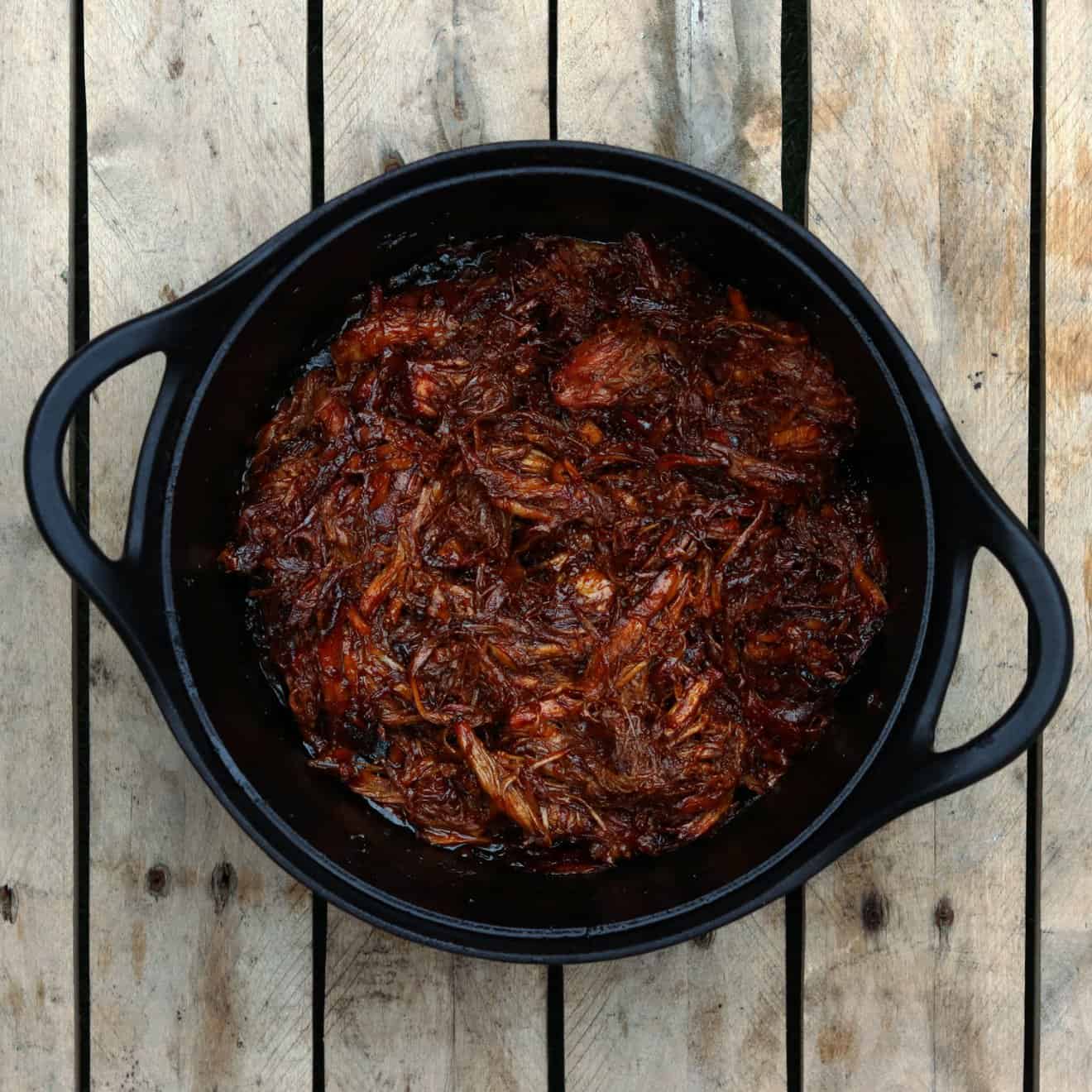 Pulled Chicken uit de Dutch Oven - BBQ Recepten - BBQ Junkie