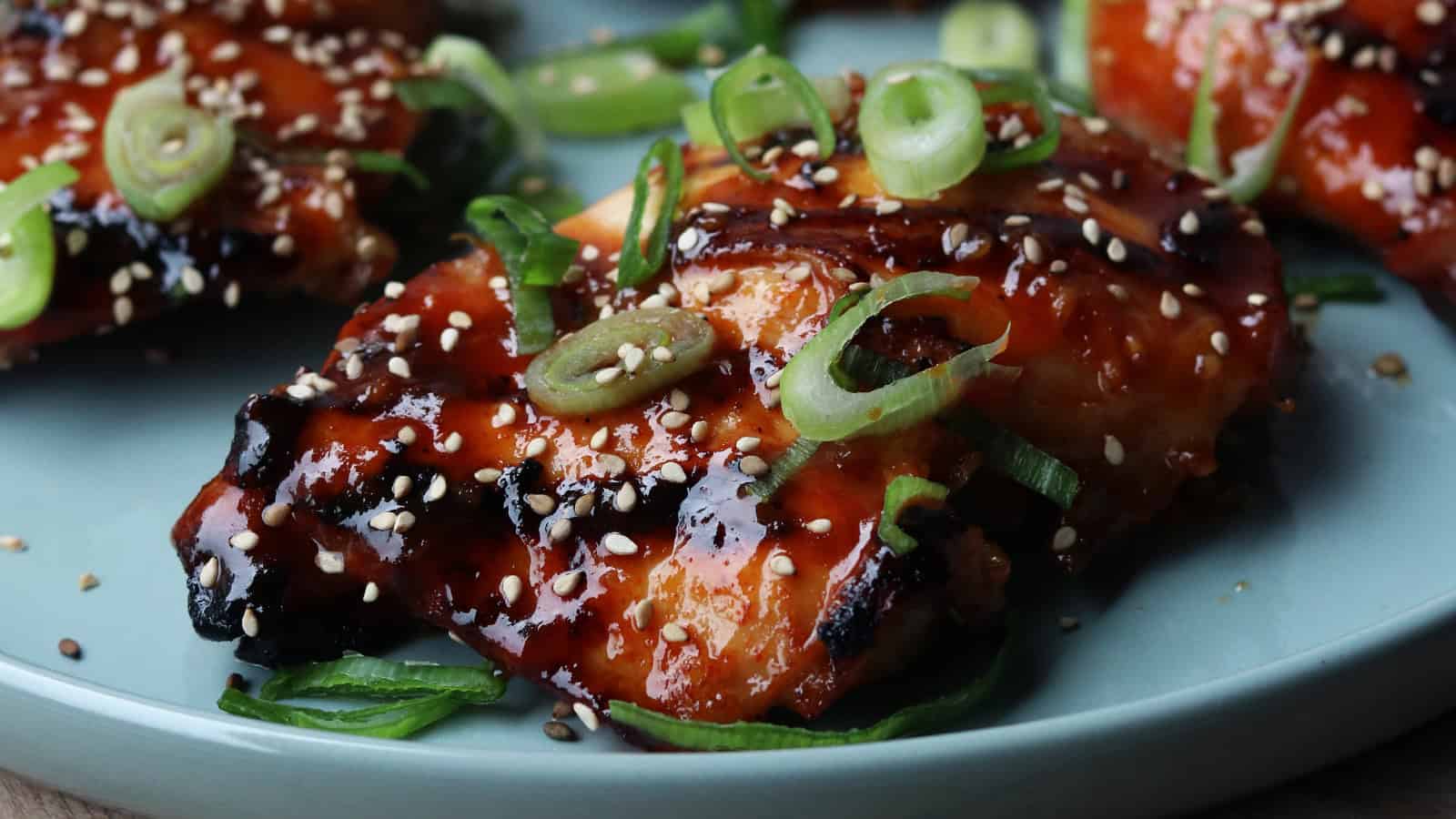 Honing Sriracha Kip van de BBQ