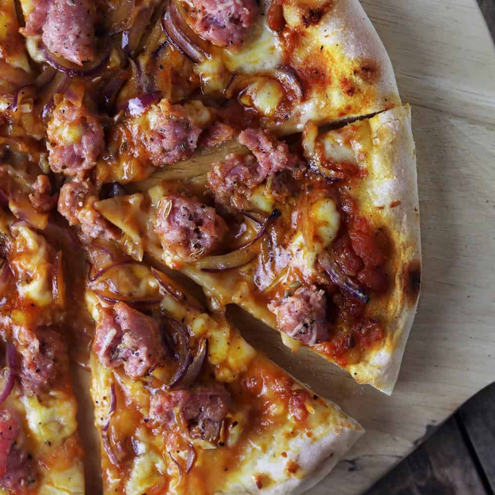 Pizza met Venkelworst en Rode Ui