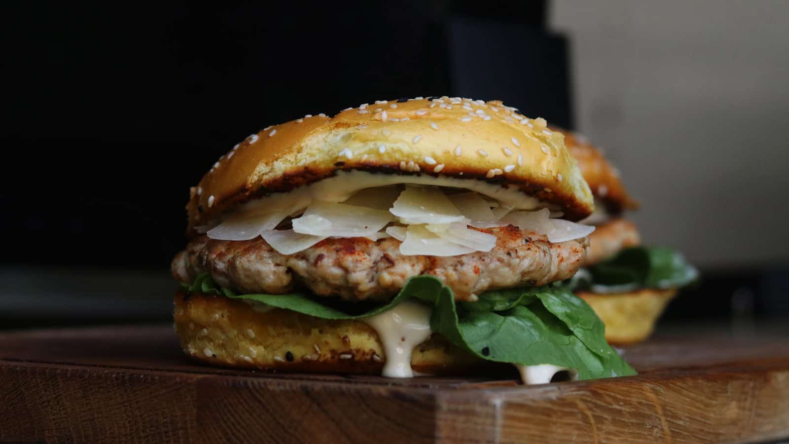 Caesar Kip Burgers van de BBQ