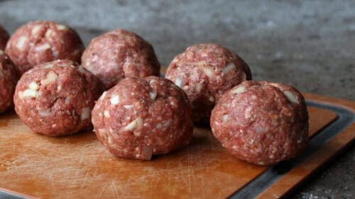 broodje gerookte bal bourbon kaassaus bereiding1