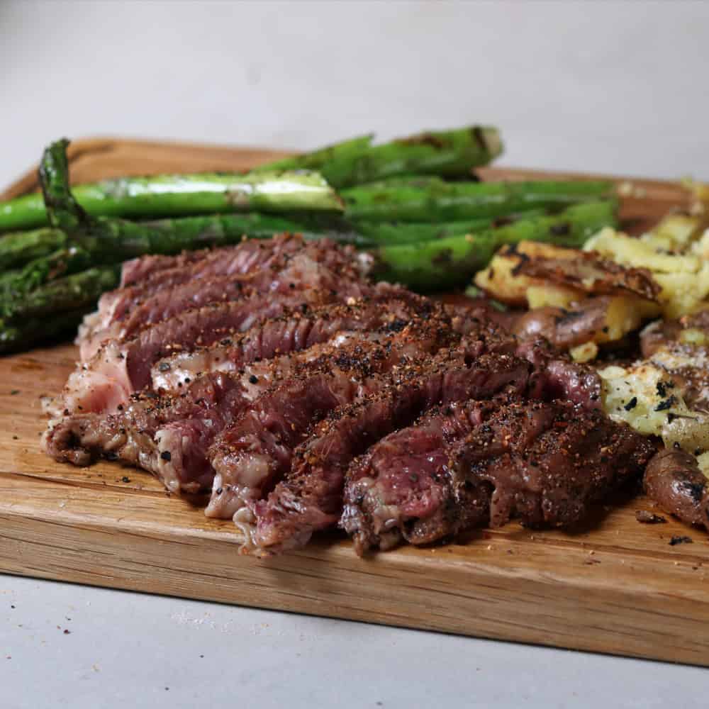ribeye groene asperges smashed potatoes uitgelicht