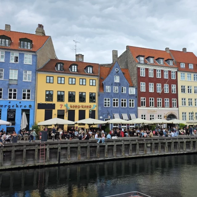 Vakantie dump: 3 weken Denemarken 🤩

1. Sightseeing in Kopenhagen
2. Heerlijke worsten van @instabutchery
3. Als @snackspert zegt dat je naar @gasolinegrill moet gaan, dan ga je
4. Altijd lokale biertjes proeven
5. Deze Jalapeño Cheddar worstjes waren erg lekker
6. Sowieso mooi vlees in de Deense supermarkt
7. Uiteraard gingen we ook naar @legolandbillund
8. En aten we bij het Mini Chef restaurant in @LEGOHouse
9. Burgertje bouwen op de camping 
10. Nog meer lokale biertjes proeven
11. In kopenhagen moest ik uiteraard langs @warpigs_brewpub_cph
12. Met de camper door @knuthenborg
13. Fossielen zoeken bij Møns Klint
14. Met de camper op de veerboot
15. Pulled Chicken Loaden Nacho's

Prima vakantie 👌

Jij nog weggeweest?

#bbqjunkie #bbqjunkienl
